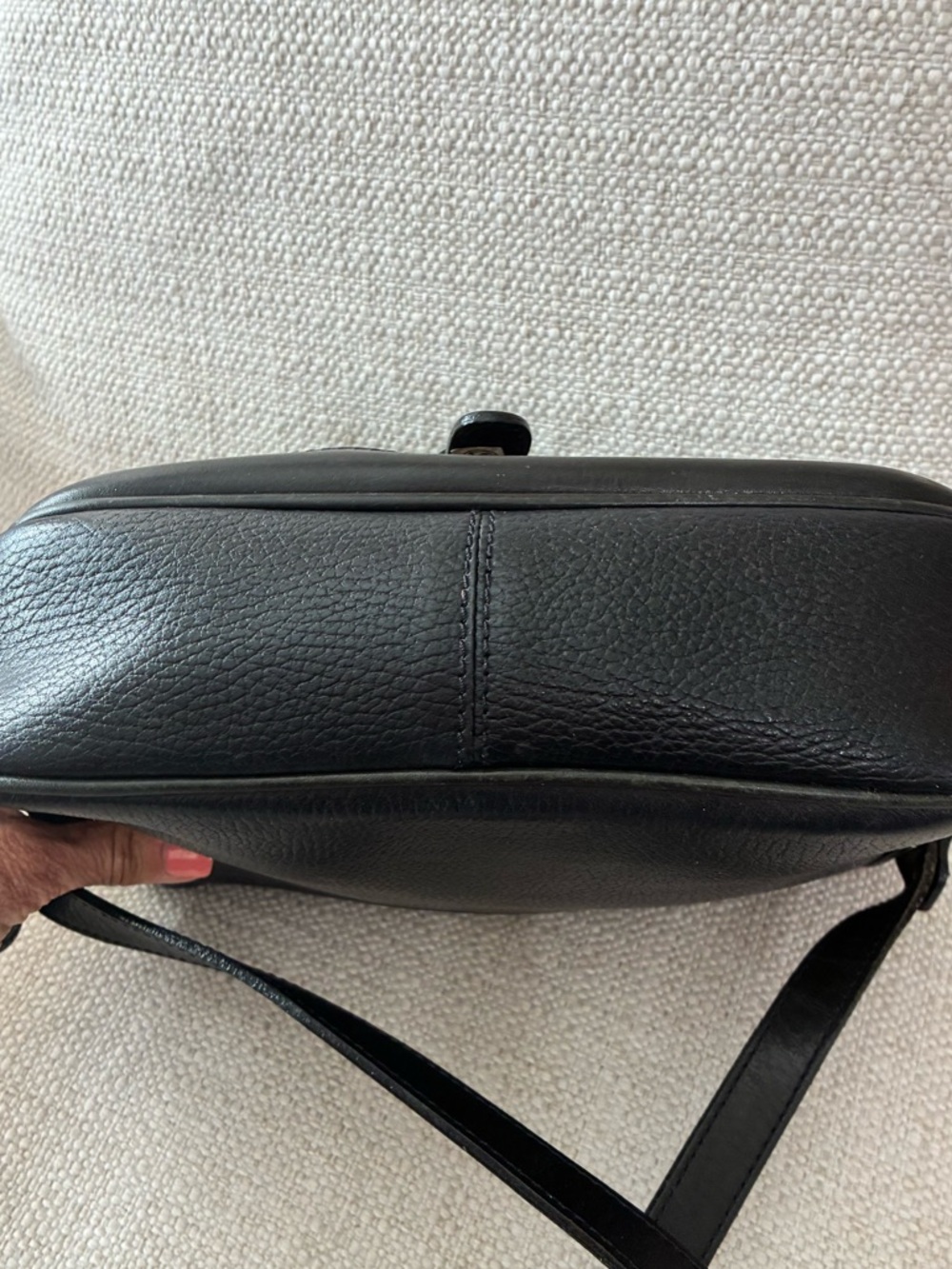 Vintage Bally EUC Crossbody
Purse Black Pebbled Leather
Brass Hardware - Picture 6 of 16
